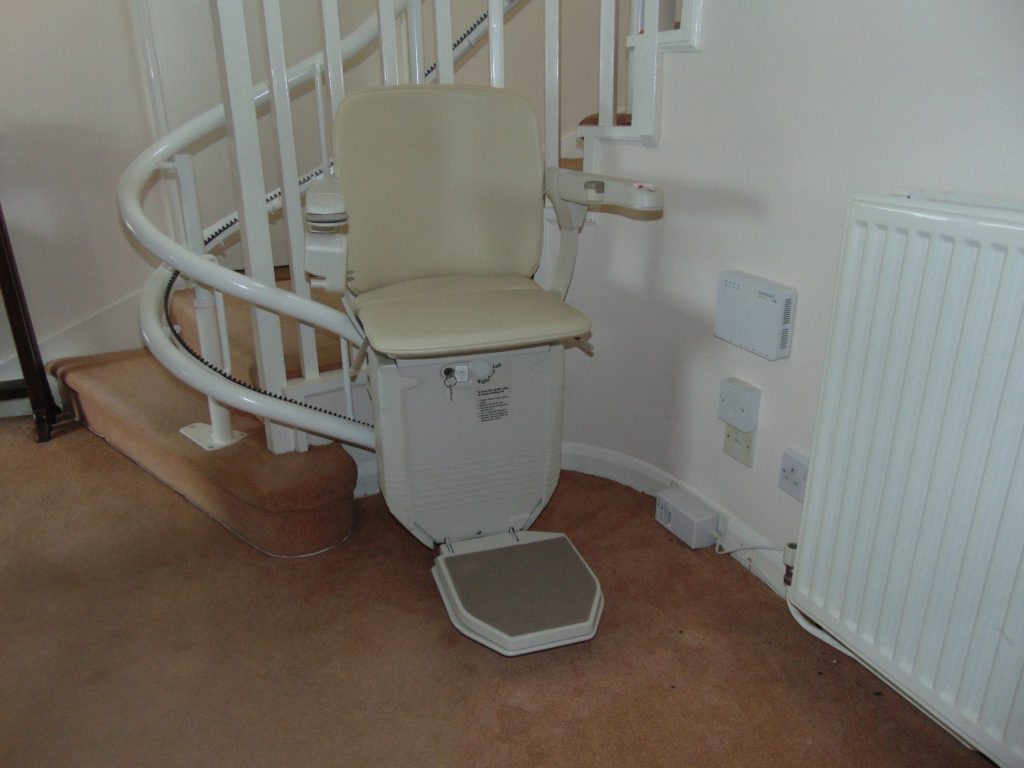 Curved Dog Leg Stair lIfts