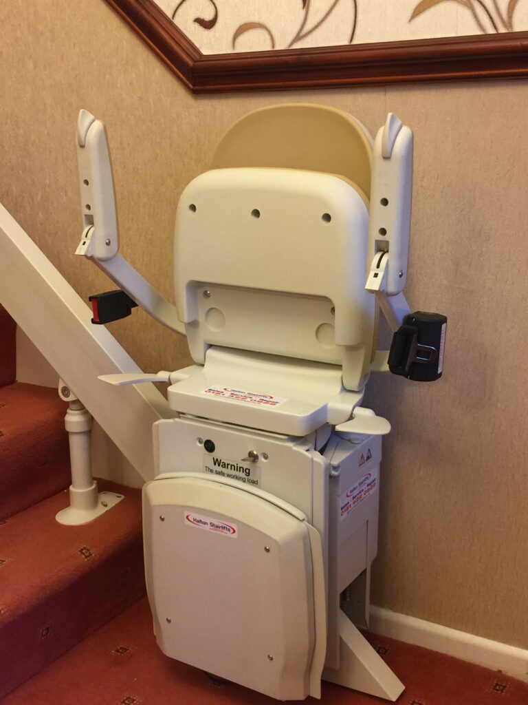 Acorn Curved Chairlift