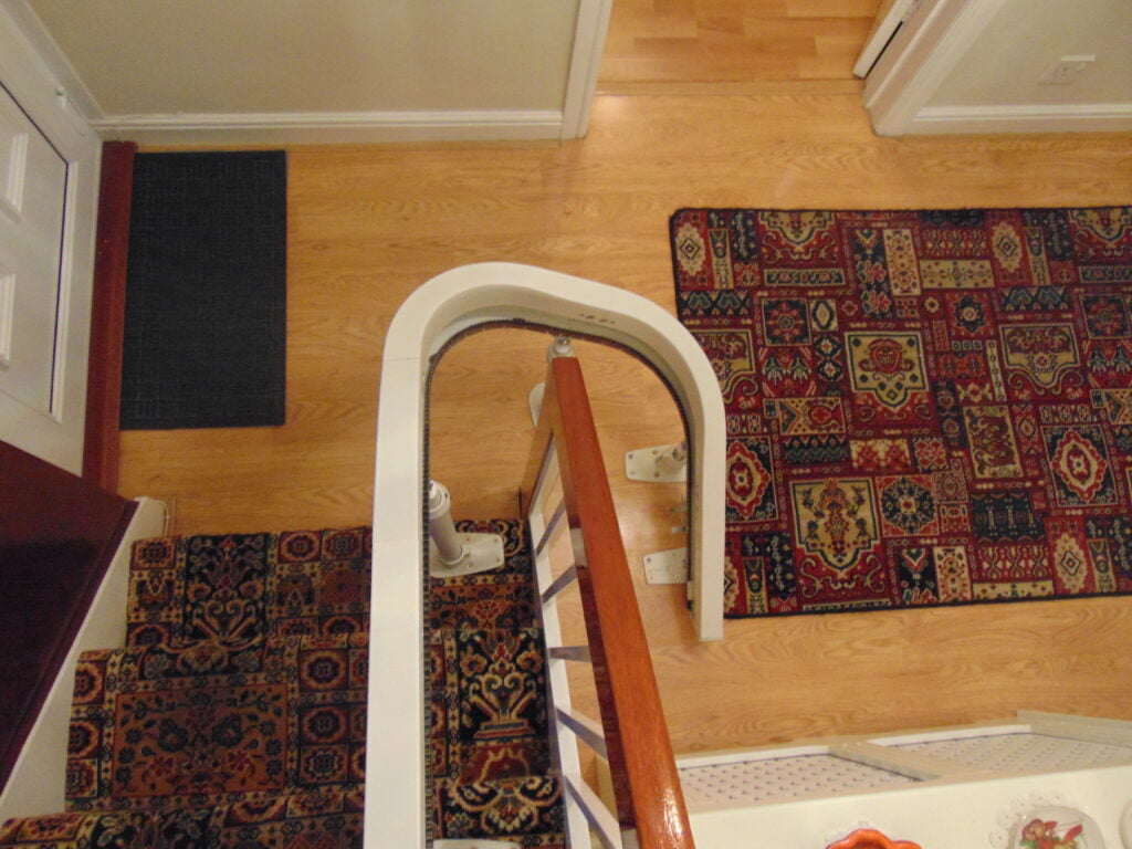 Acorn T565 Curved Stairlift Internal 180 Wrap