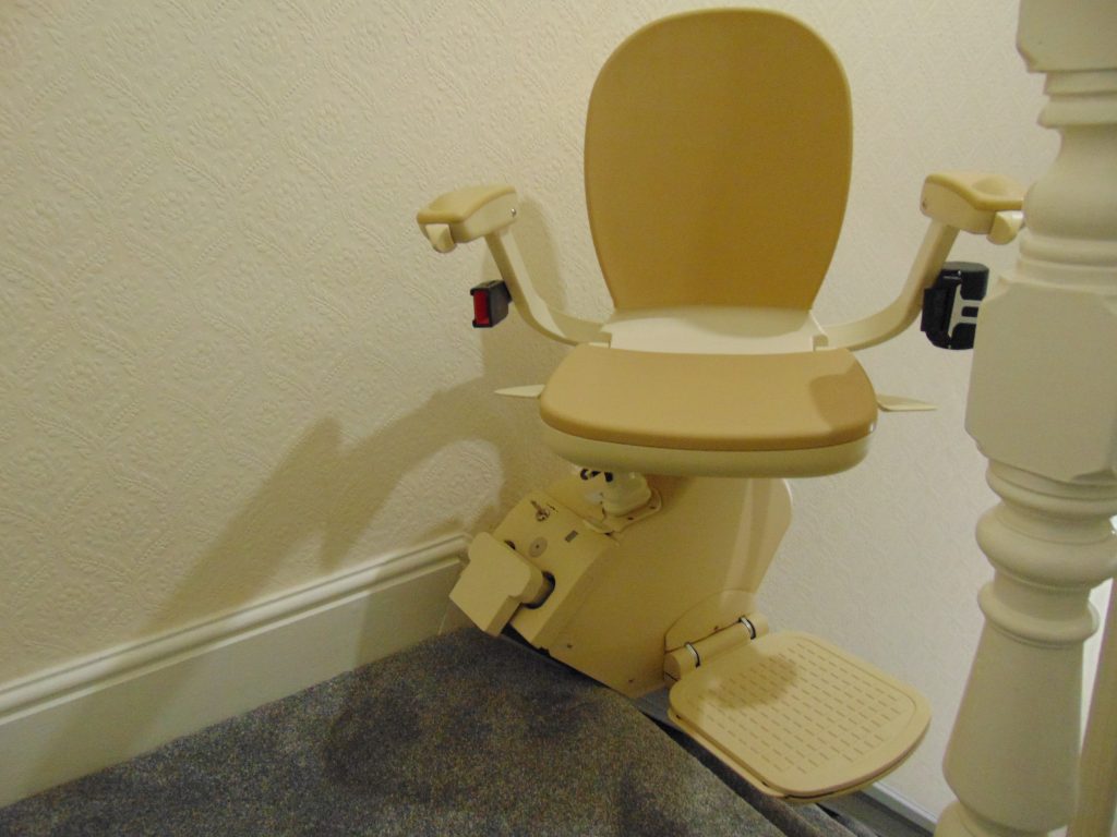 Stannah 130 Slimline Stairlift Swiveled Unfolded 45 Degree Angle 01
