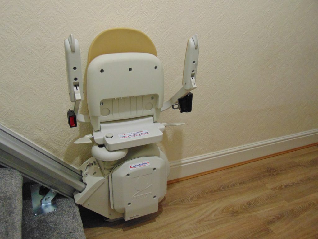 Reconditioned Acorn 130 Slimline T700 Stairlift Folded 02