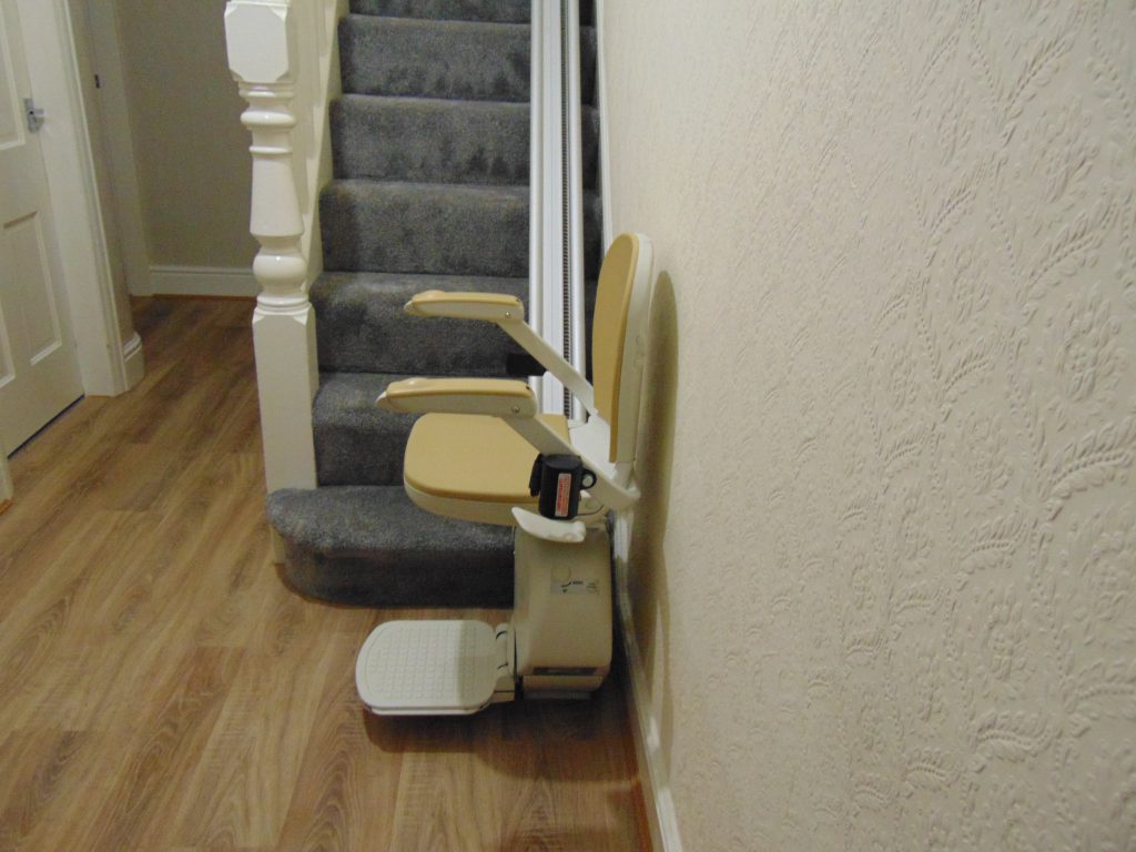 Reconditioned Acorn 130 Slimline T700 Stairlift Unfolded 03