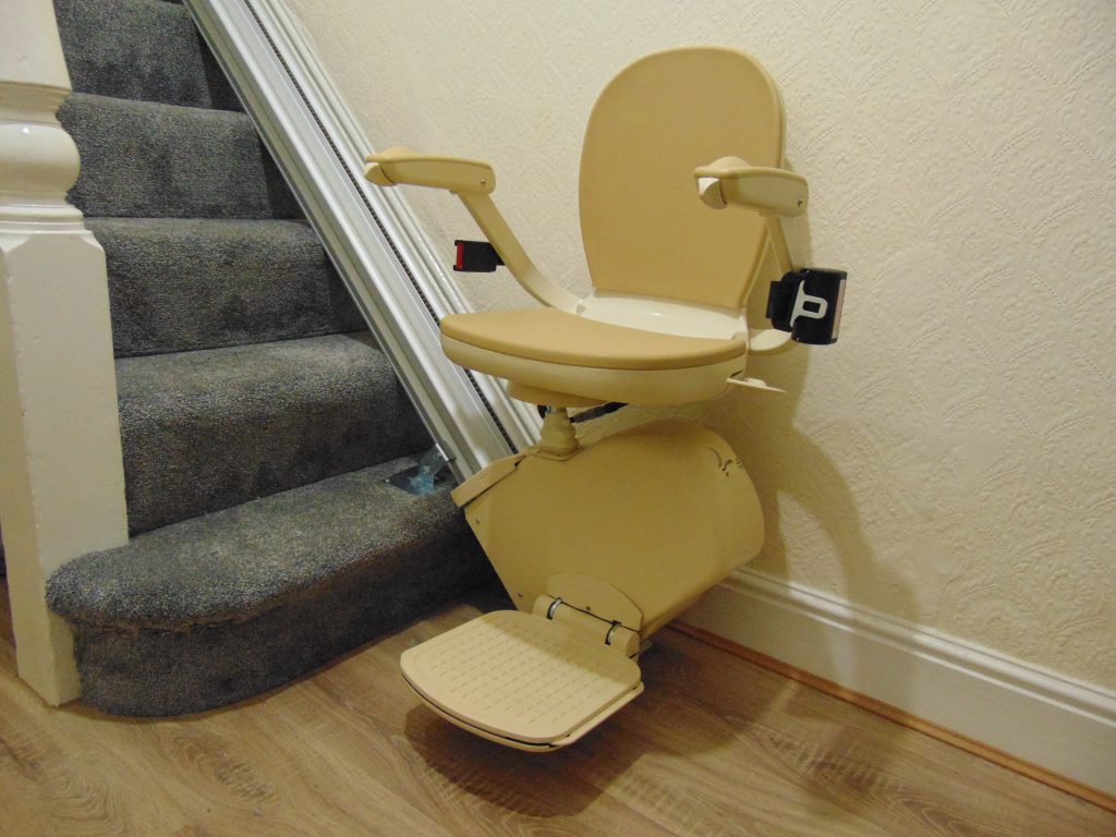 Reconditioned Acorn Brooks T700 Slimline Stairlift Unfolded 02