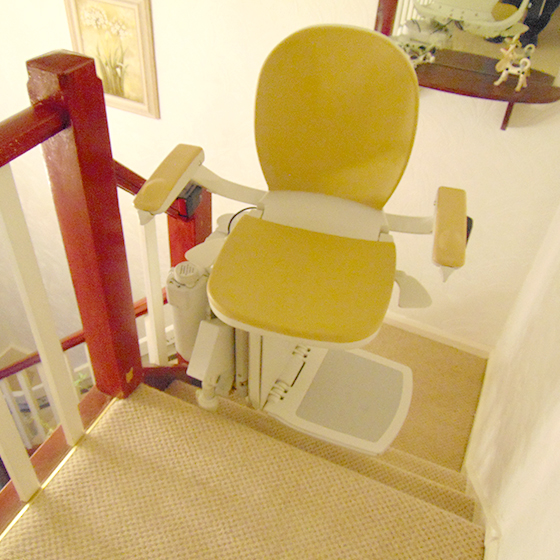 Halton-Style-Curved-Stairlift-Swivel-Seat-Fast-Fit-Curved-Stairlifts