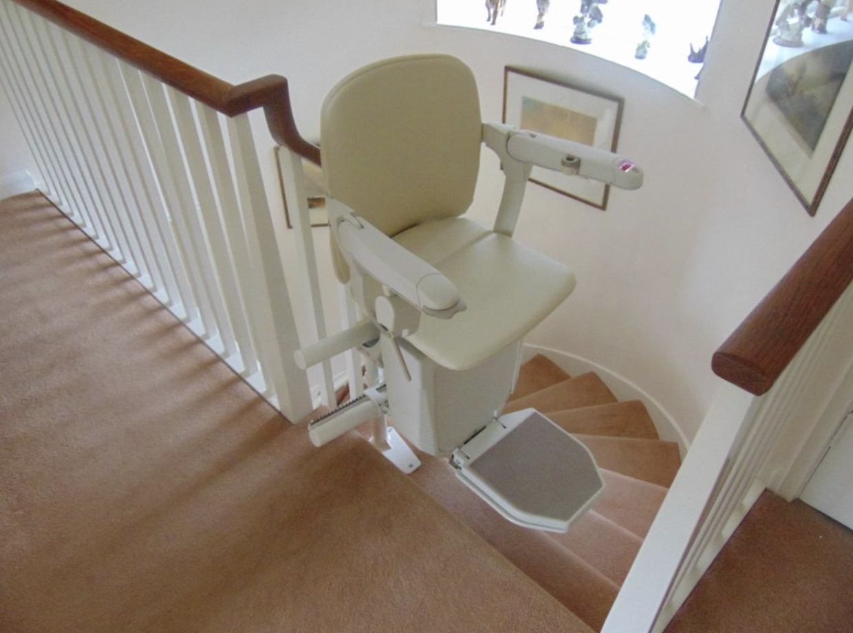 curved stairlift